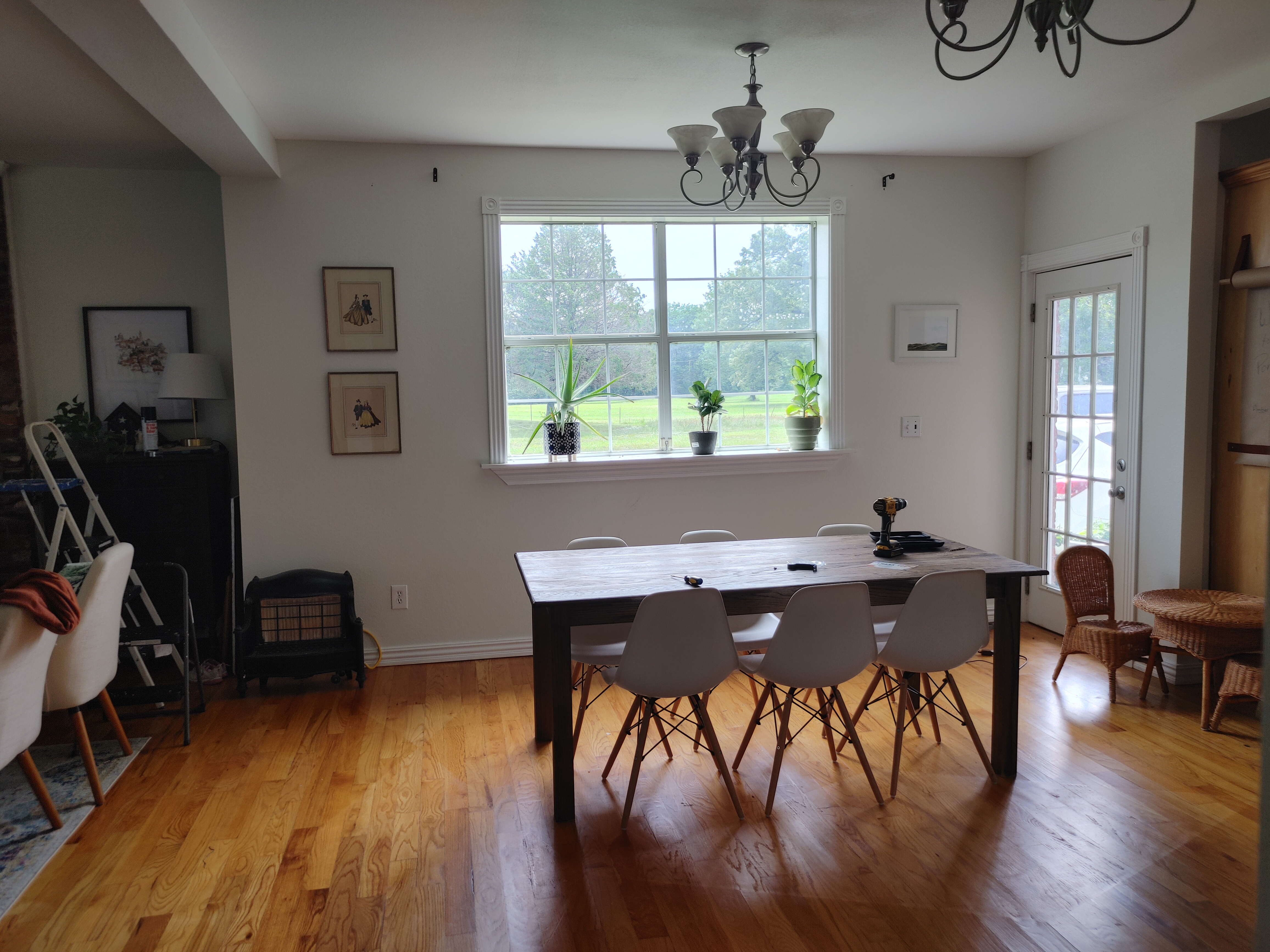 Blank dining room before makeover